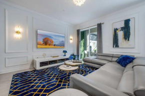 Luxury Chic Modern Home Prime Location